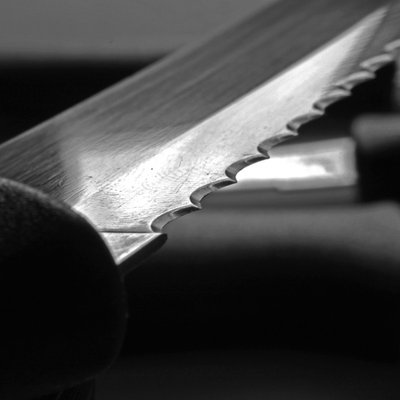 Serrated bread knife edge after sharpening